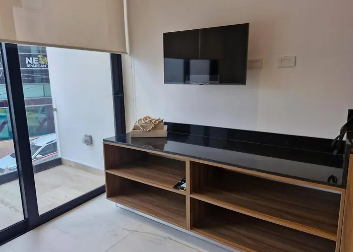 Super Cute Flat On 5th Ave In Pdc Steps From